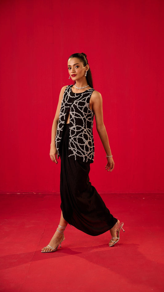 EMBELLISHED TOP WITH PLAIN LUNGI SKIRT